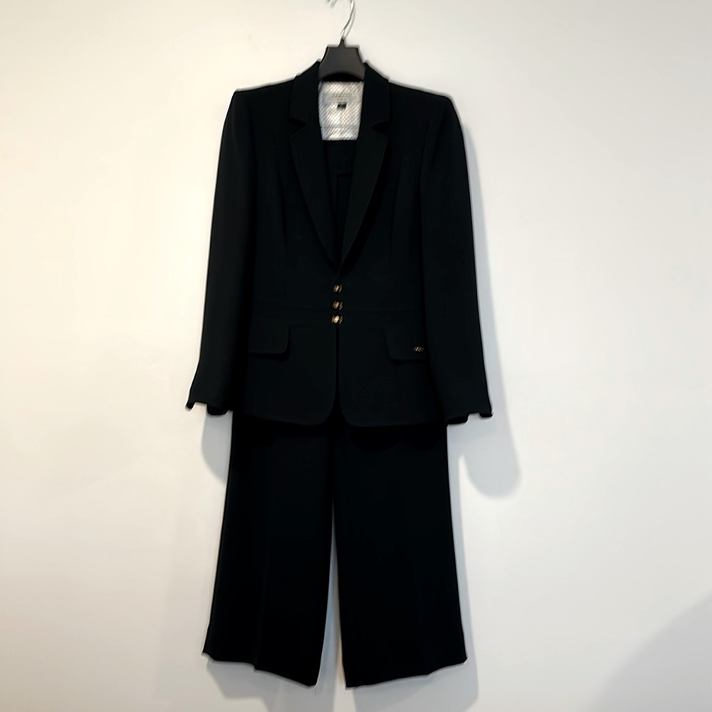 Sleek Tahari ASL Suit
- Beautiful buttons
- Shoulder Pads
- Navy